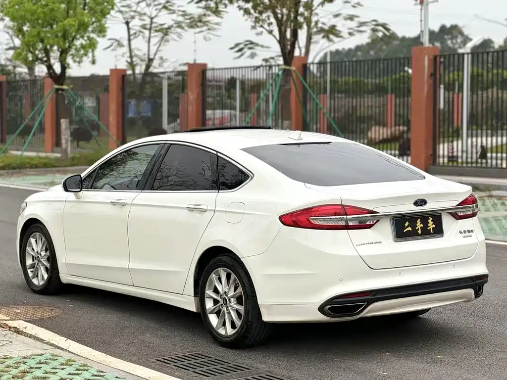 Ford Mondeo 2017 — фото 7