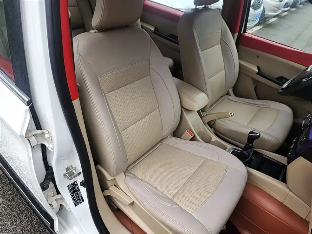 Wuling Hongguang 2017 — фото 25