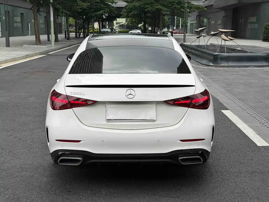 Mercedes-Benz C-Class 2023 — фото 4
