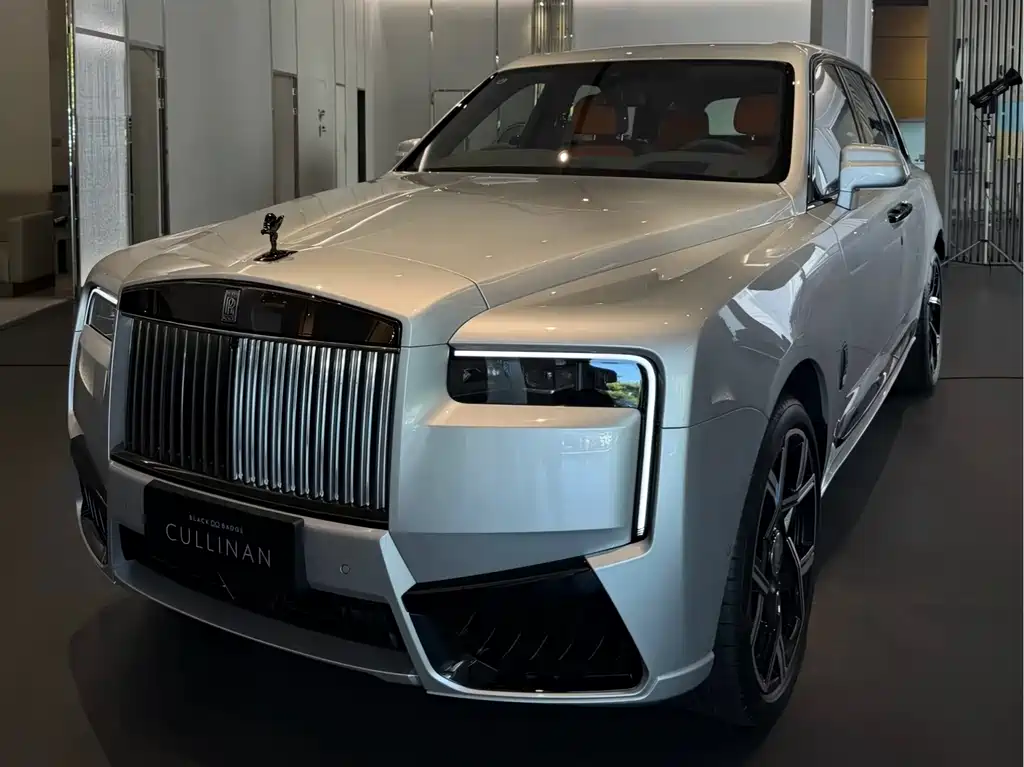 Rolls-Royce Cullinan — фото 1