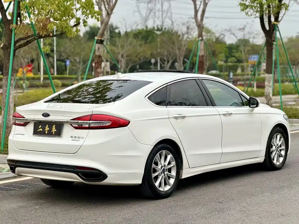 Ford Mondeo 2017 — фото 9
