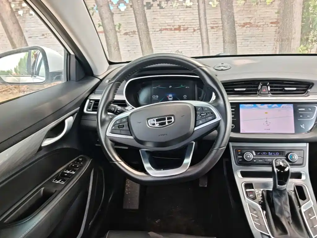 Geely Emgrand 2020 — фото 11