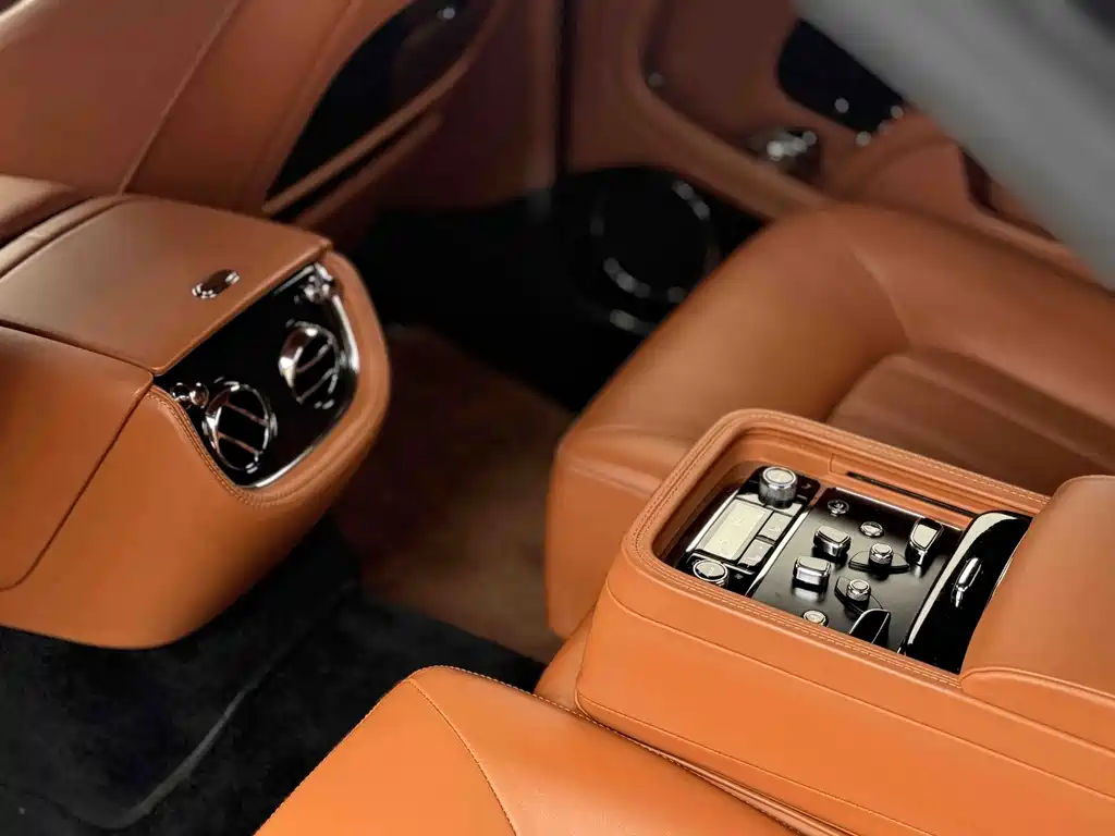 Bentley Mulsanne 2015 — фото 12