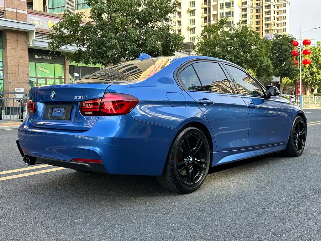 BMW 3 Series 2018 — фото 9