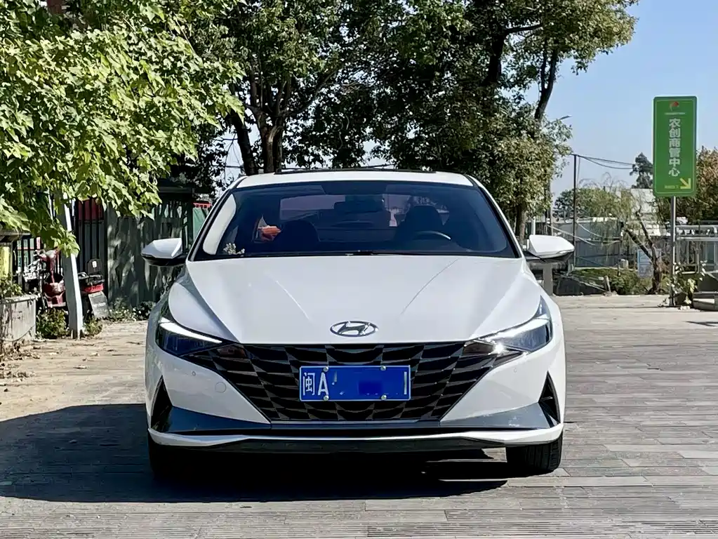 Hyundai Elantra 2021 — фото 2