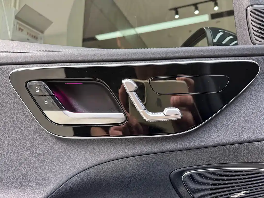 Mercedes-Benz C-Class 2023 — фото 14