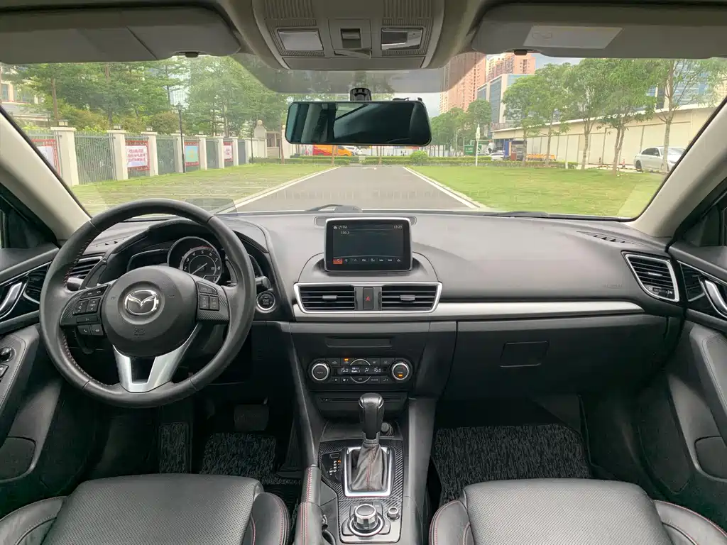 Mazda 3 Axela 2016