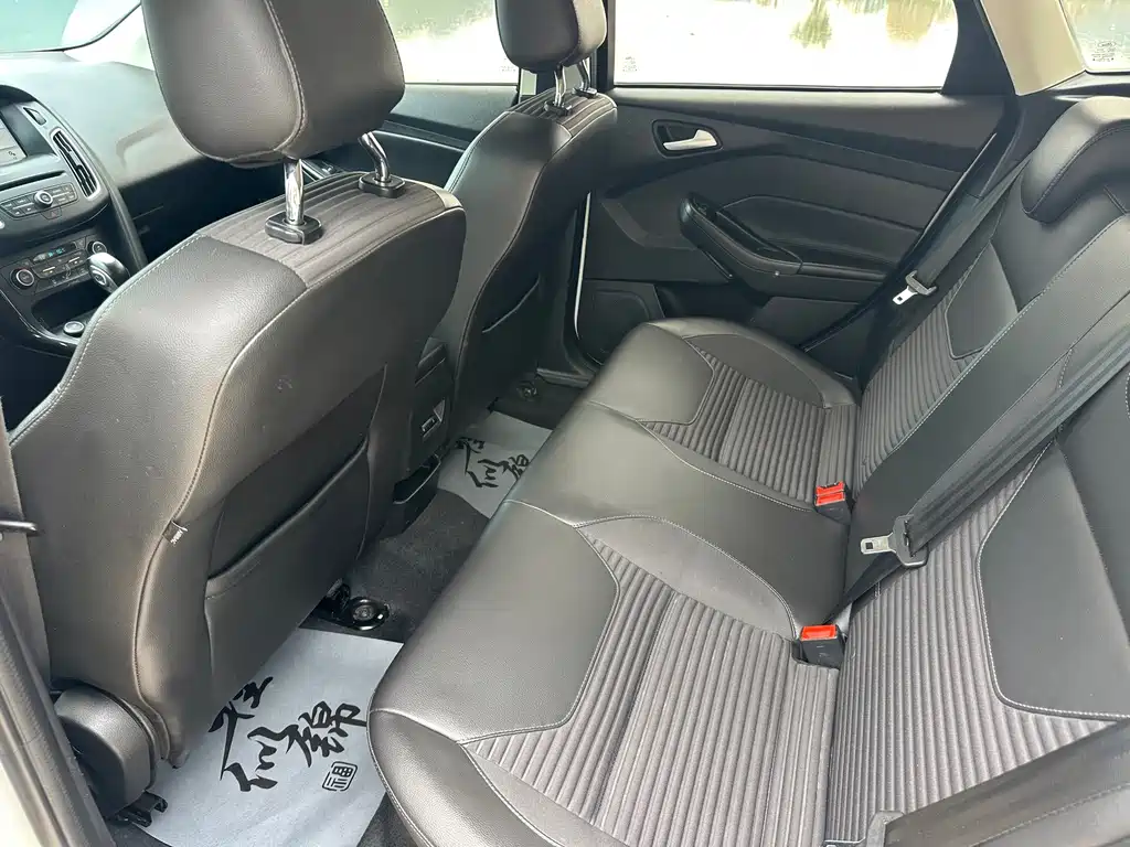 Ford Focus 2019 — фото 13