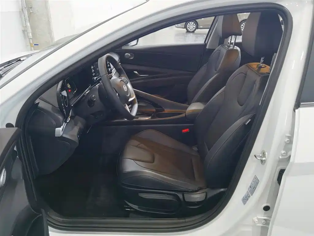 Hyundai Elantra 2024 — фото 10