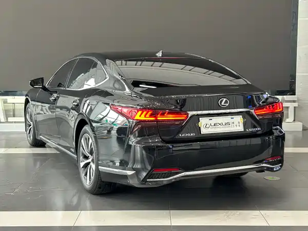 Lexus LS 2021