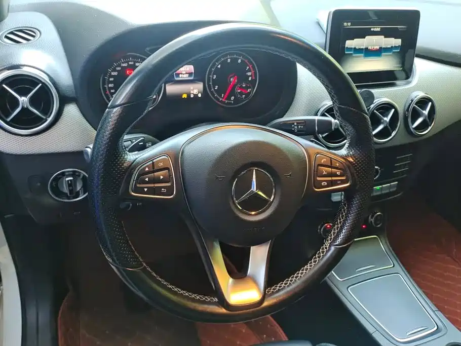 Mercedes-Benz B-Class 2016 — фото 15