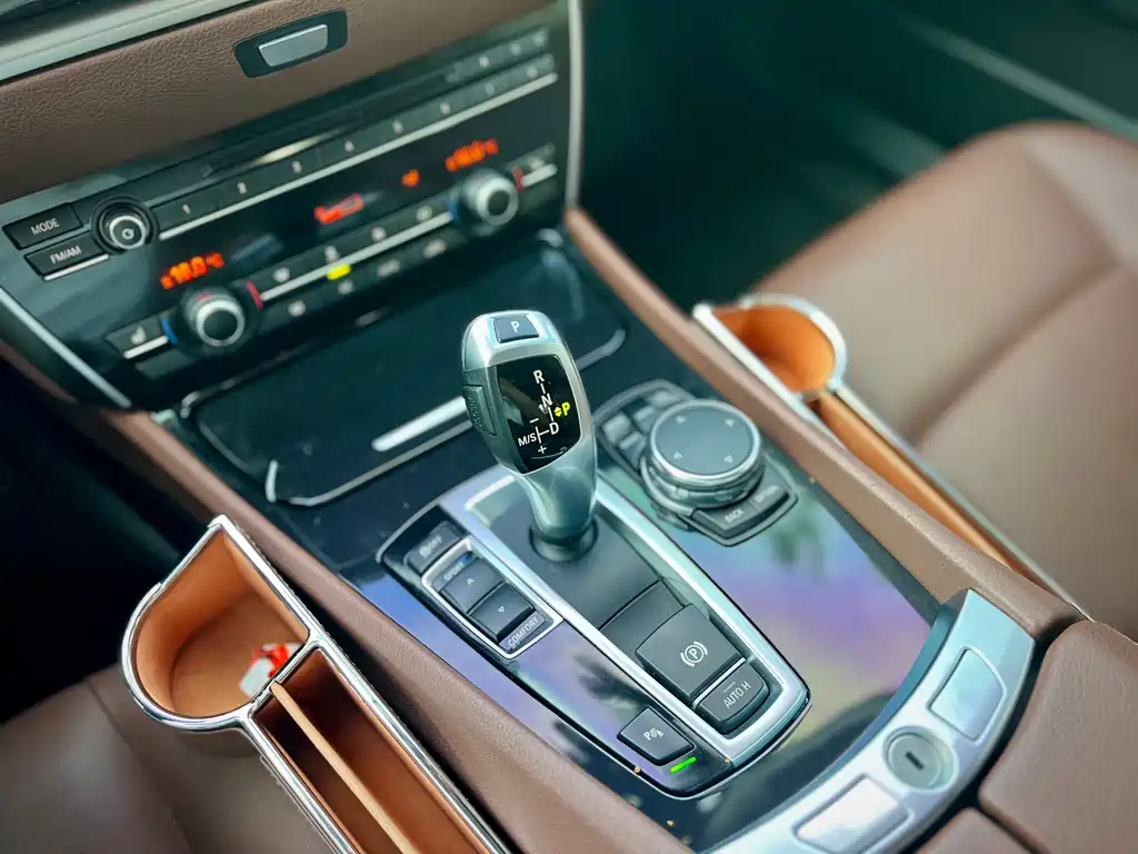 BMW 5 Series GT 2016 — фото 13