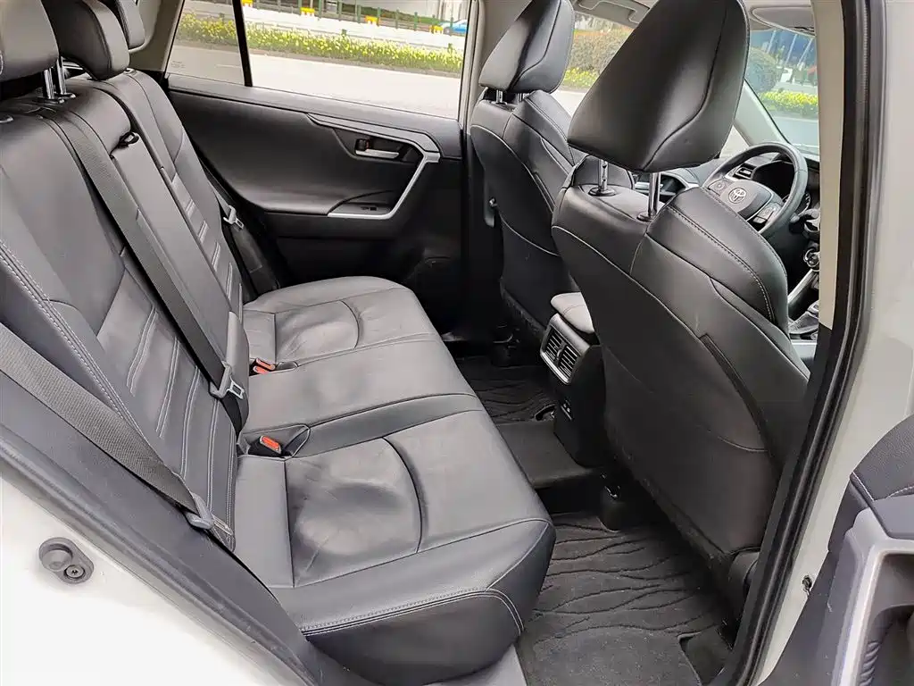 Toyota Wildlander 2023 — фото 10