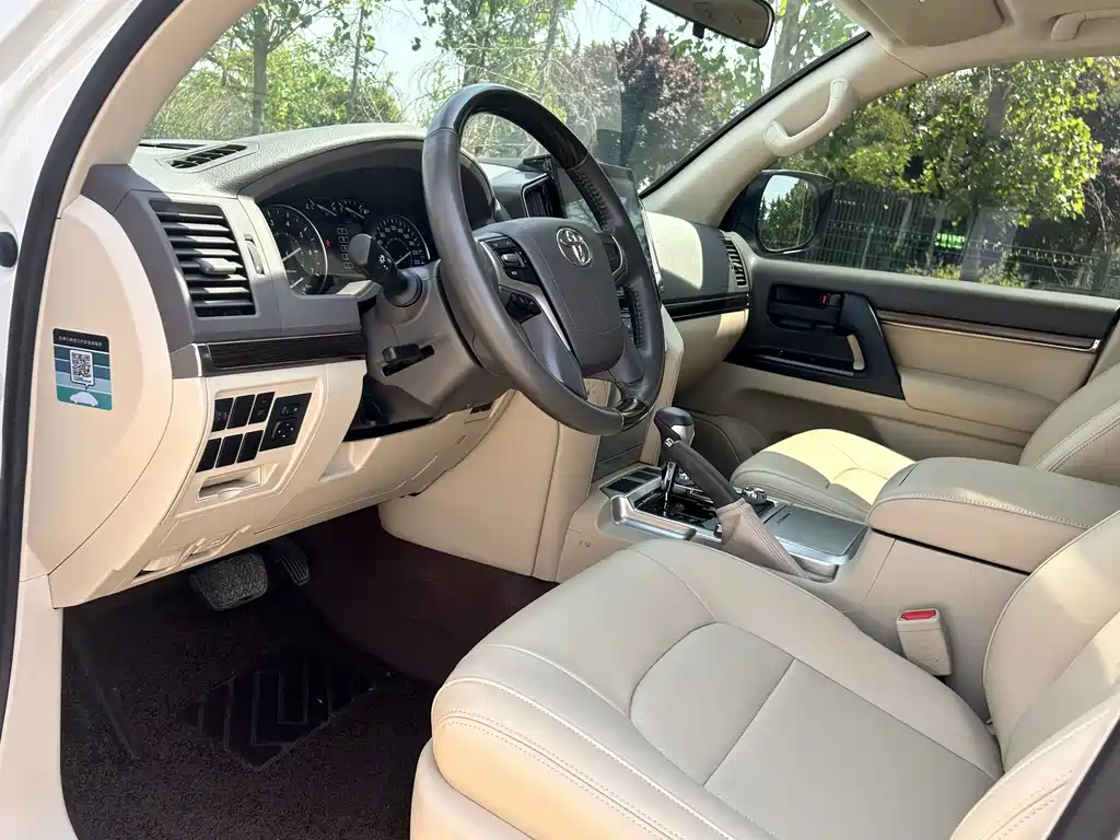 Toyota Land Cruiser 2020 — фото 6