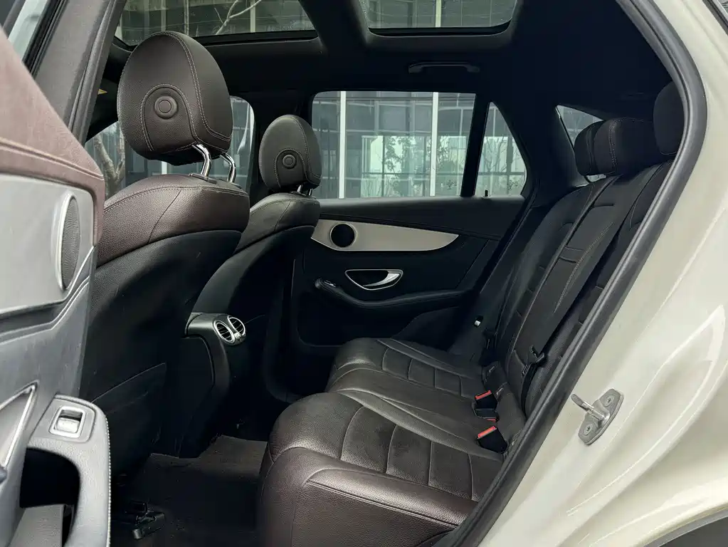 Mercedes-Benz GLC 2018 — фото 19