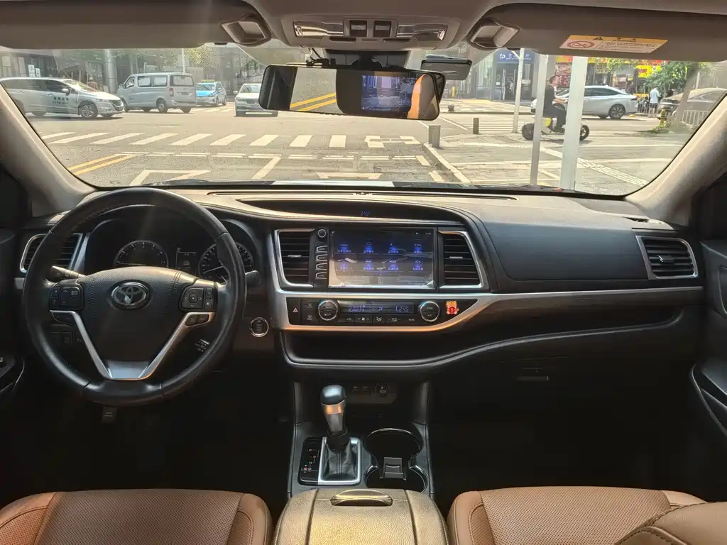 Toyota Highlander 2020 — фото 11