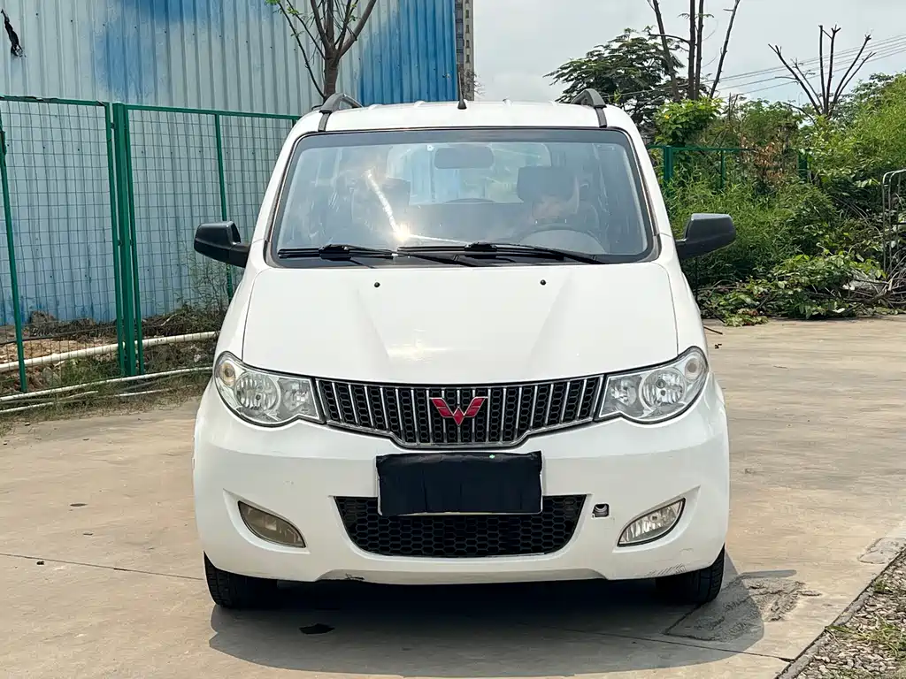 Wuling Hongguang 2015 — фото 2