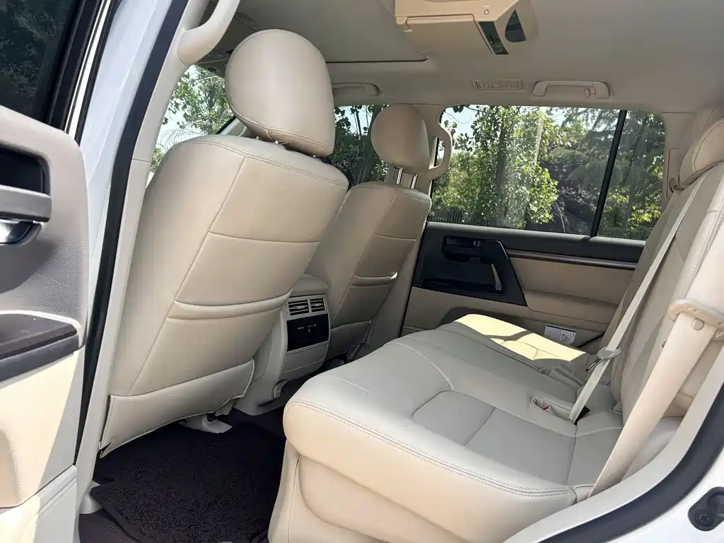 Toyota Land Cruiser 2020 — фото 8