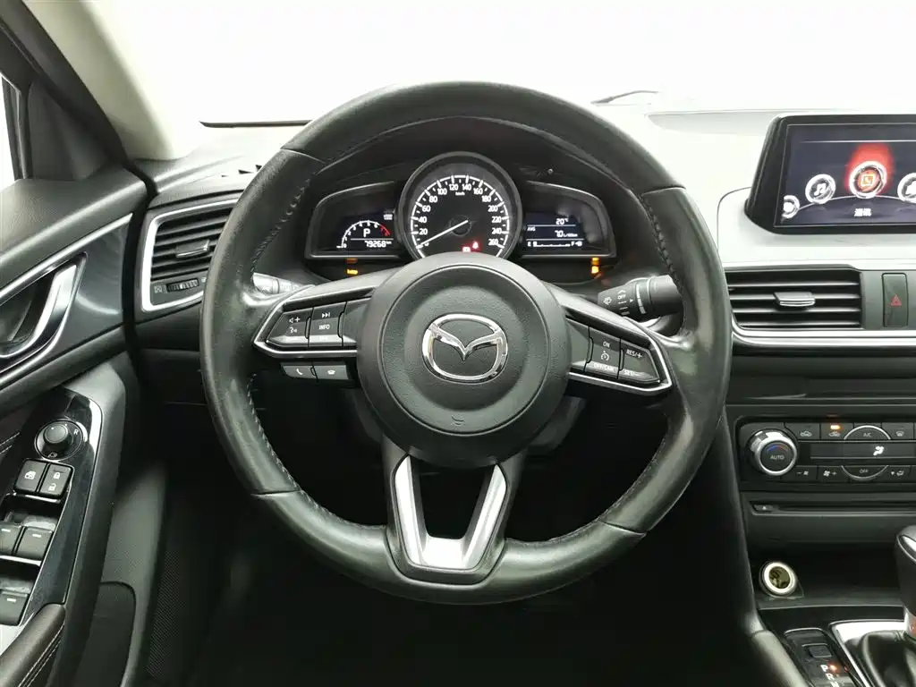 Mazda 3 Axela 2018 — фото 11