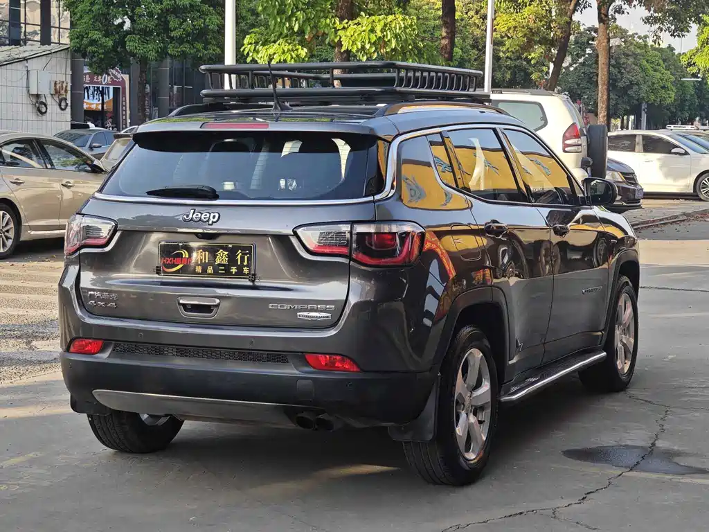 Jeep Compass 2018 — фото 15