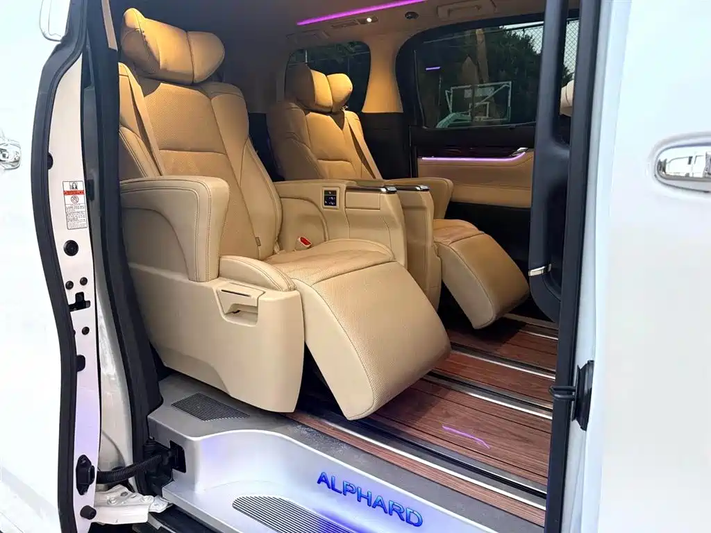Toyota Alphard 2021 — фото 6