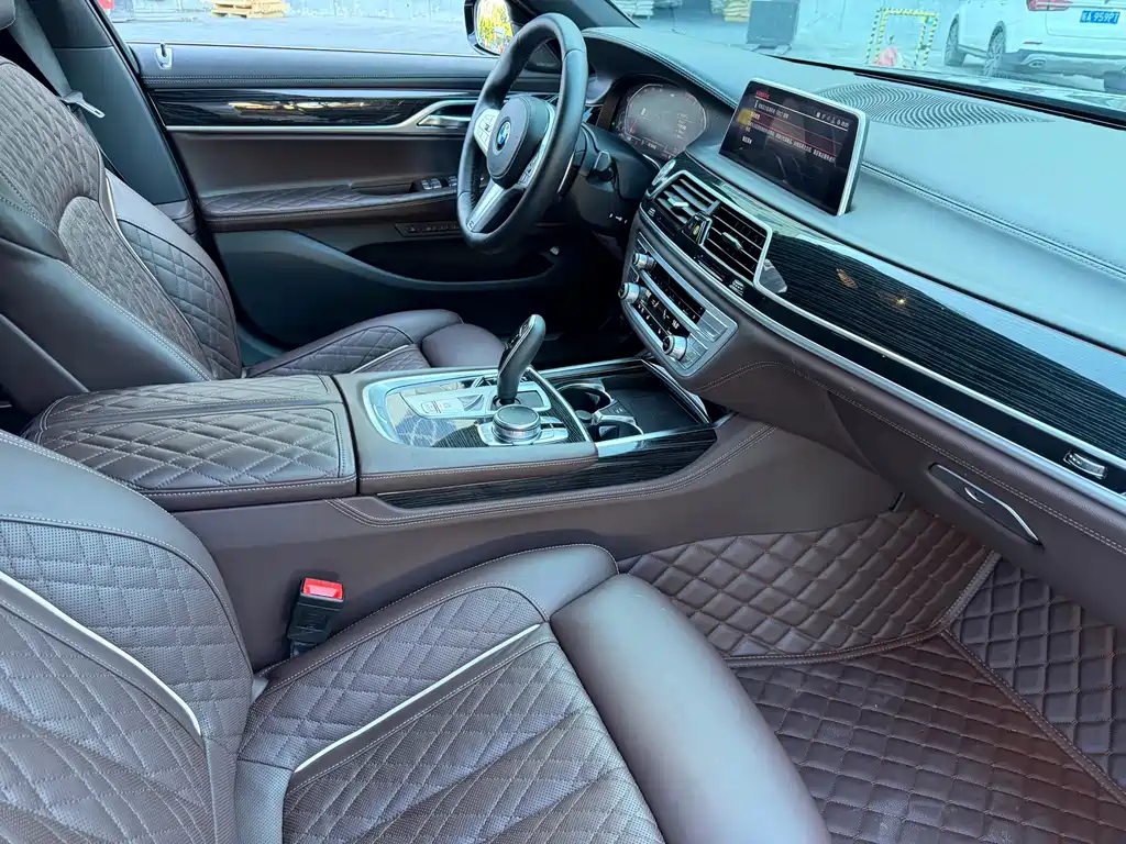 BMW 7 Series 2019 — фото 13