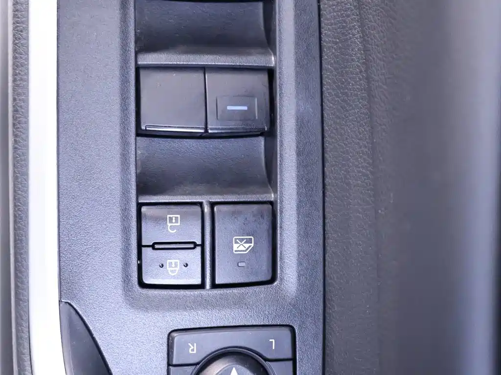 Toyota RAV4 2021 — фото 17