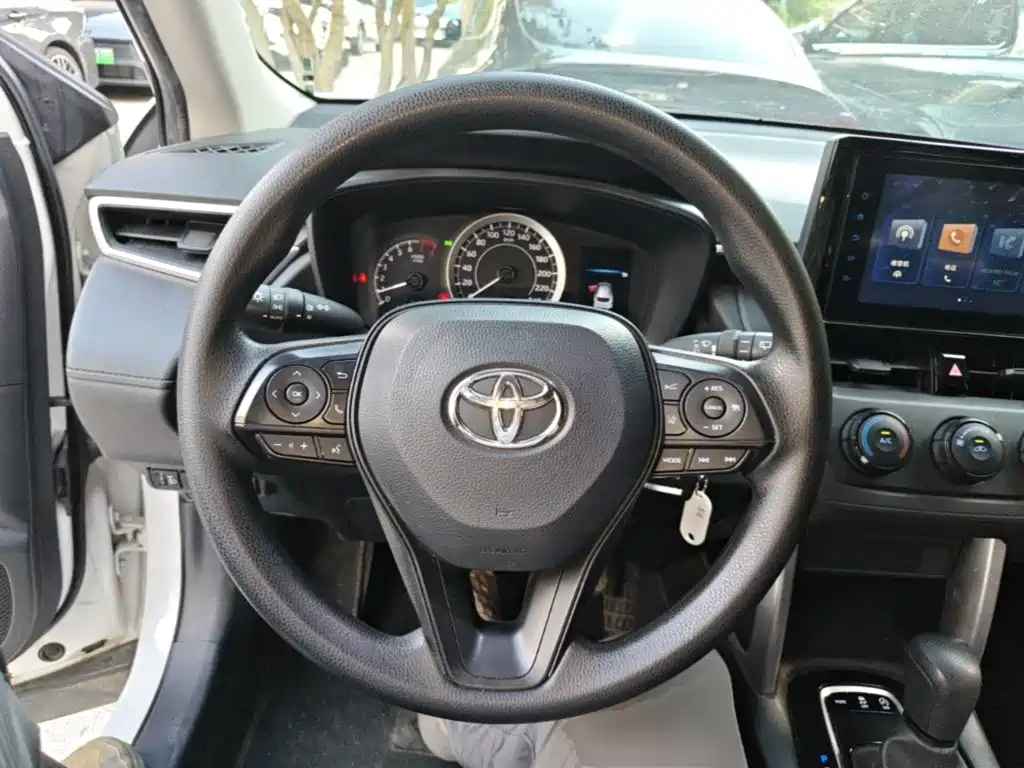 Toyota Corolla Cross 2023 — фото 15