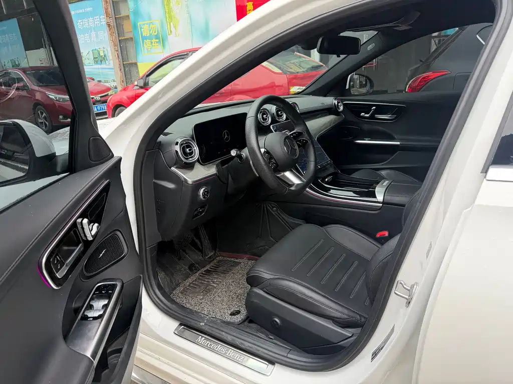 Mercedes-Benz C-Class 2023 — фото 4