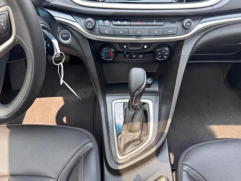 Buick Excelle 2021 — фото 15