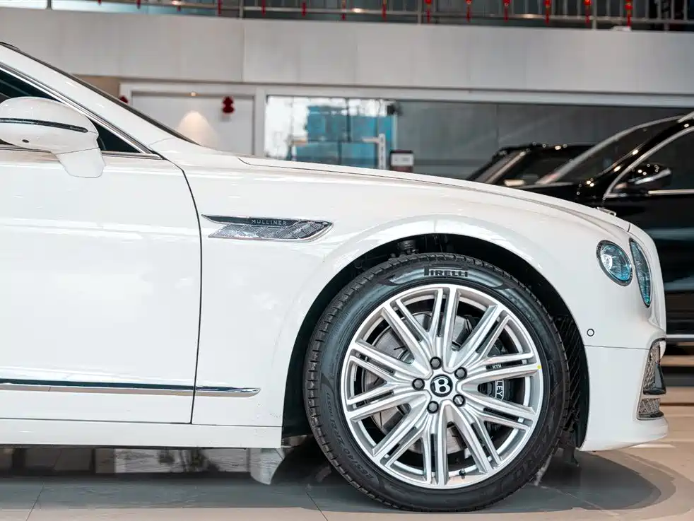 Bentley Flying Spur Plug-In Hybrid 2024 — фото 5