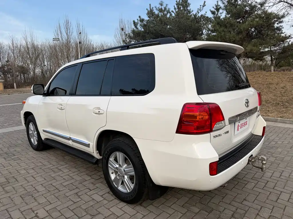 Toyota Land Cruiser 2013 — фото 12
