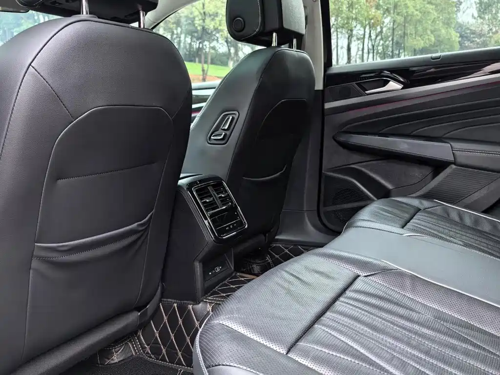 Volkswagen Passat 2023 — фото 13