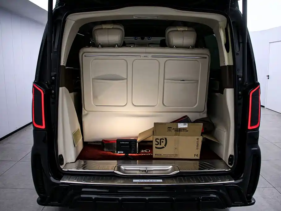 Mercedes-Benz V-Class 2019 — фото 16