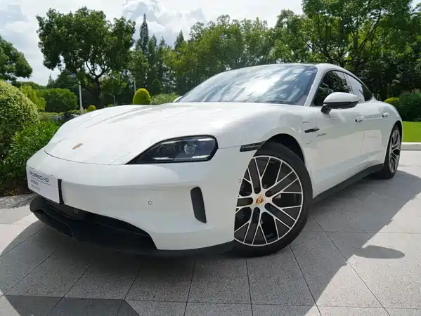 Porsche Taycan 2025