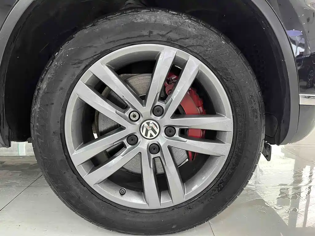 Volkswagen Touareg 2018 — фото 14