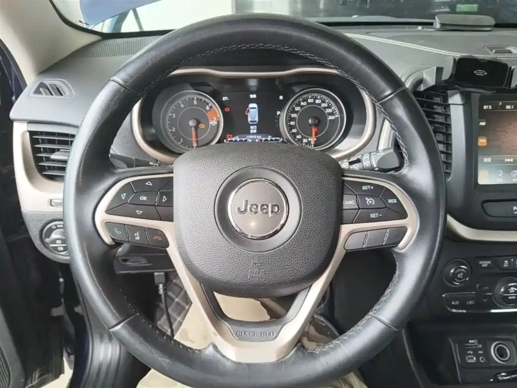 Jeep Cherokee 2018 — фото 11