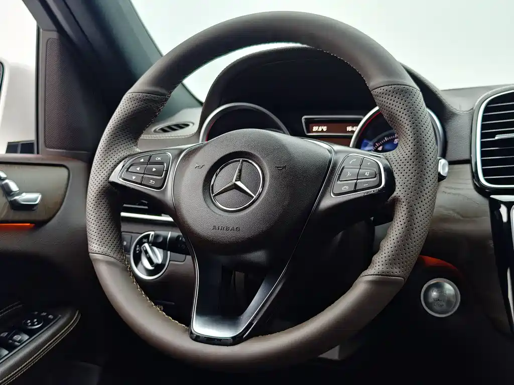 Mercedes-Benz GLE 2018 — фото 13