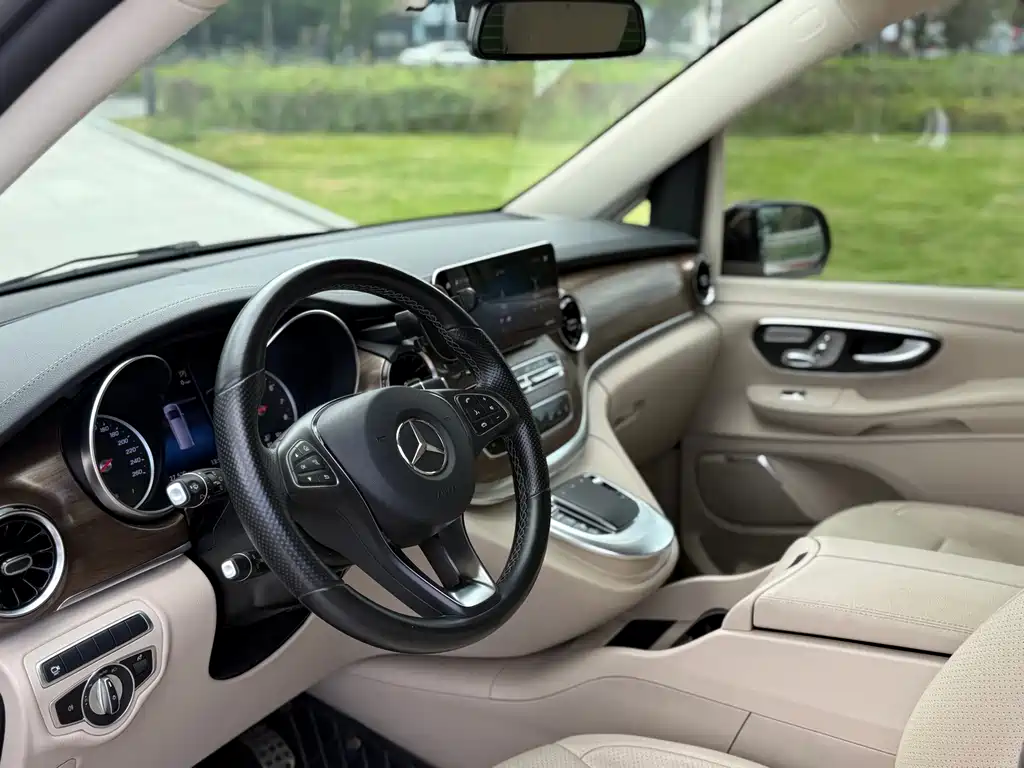 Mercedes-Benz V-Class 2022 — фото 39
