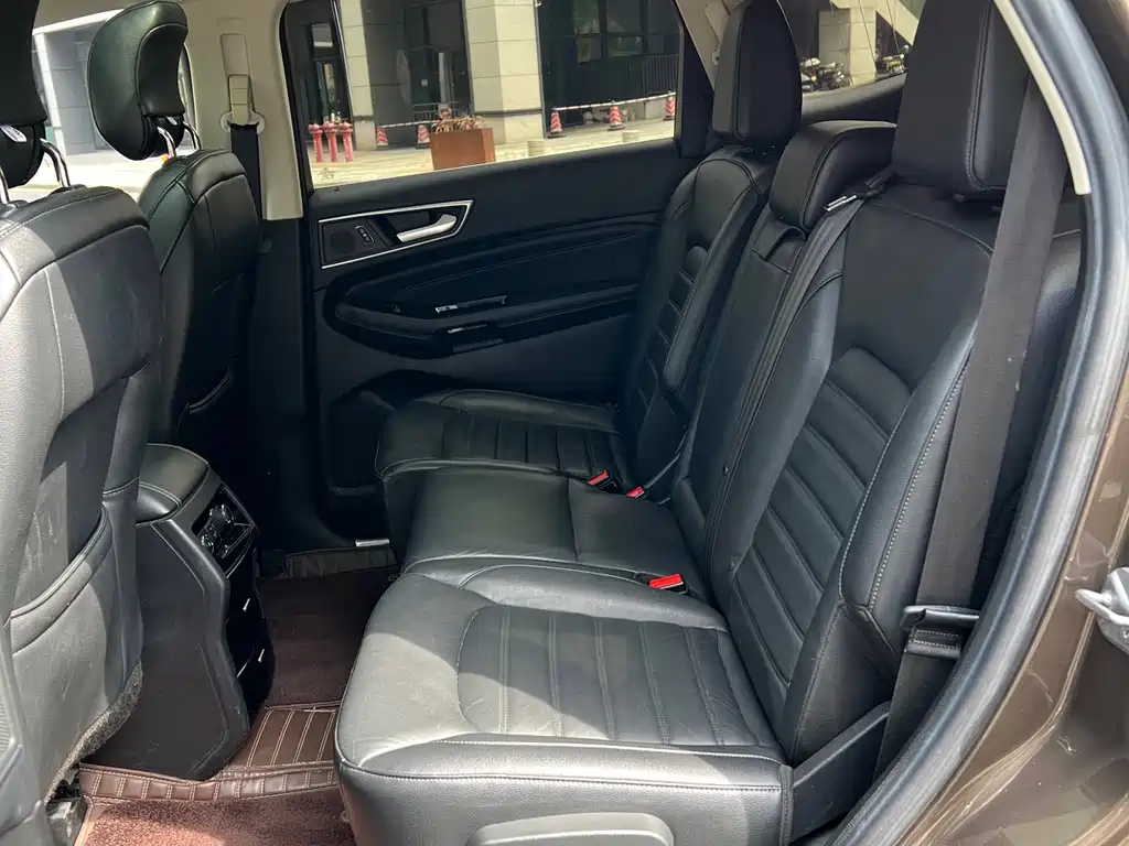 Ford Edge 2018 — фото 10