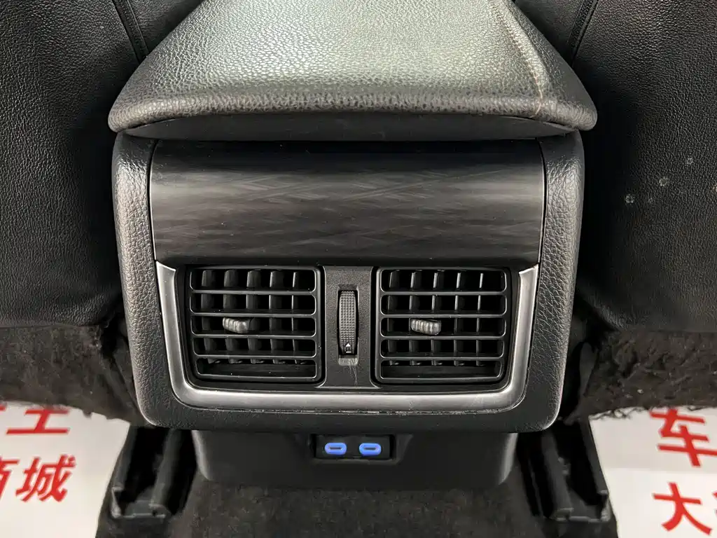 Toyota Camry 2023 — фото 14