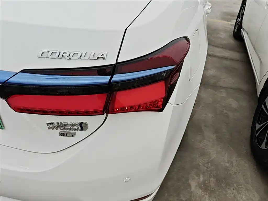 Toyota Corolla Hybrid 2022 — фото 8