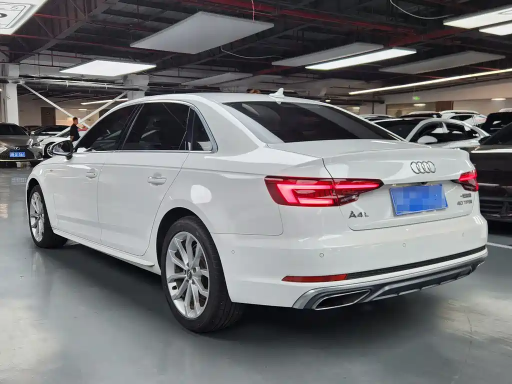 Audi A4L 2017 — фото 11