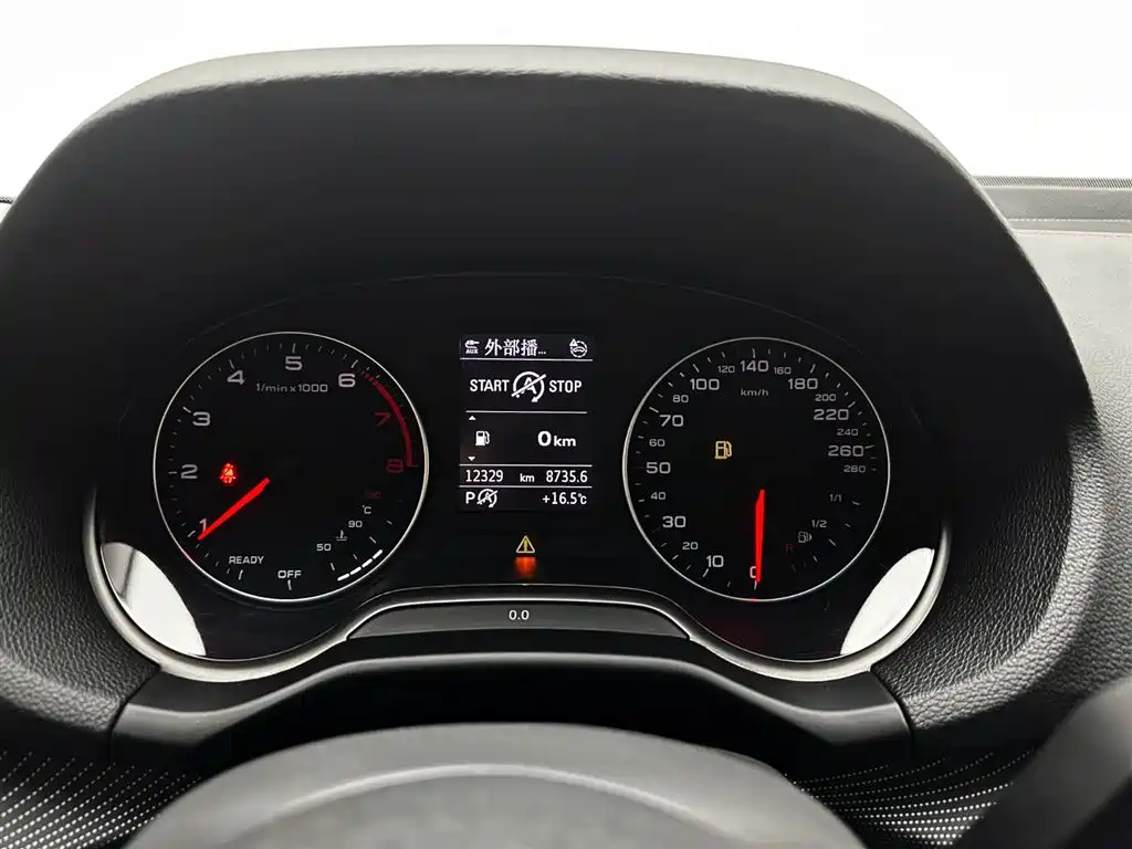 Audi Q2L 2023 — фото 12