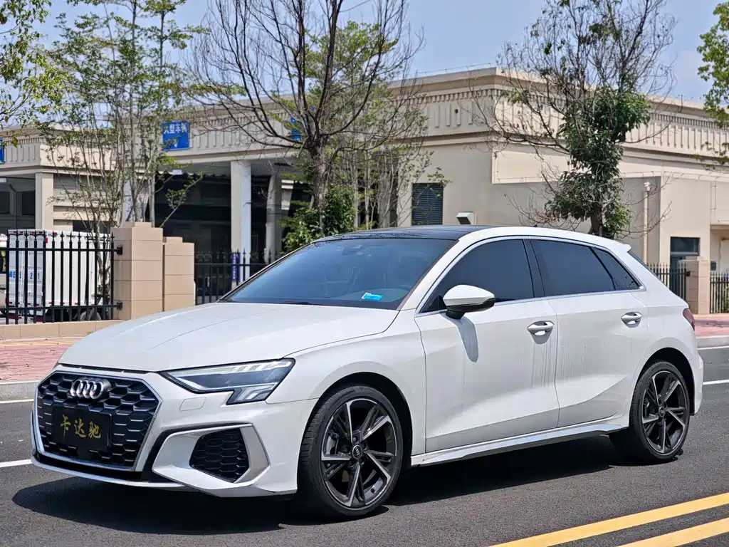 Audi A3 2023 — фото 1
