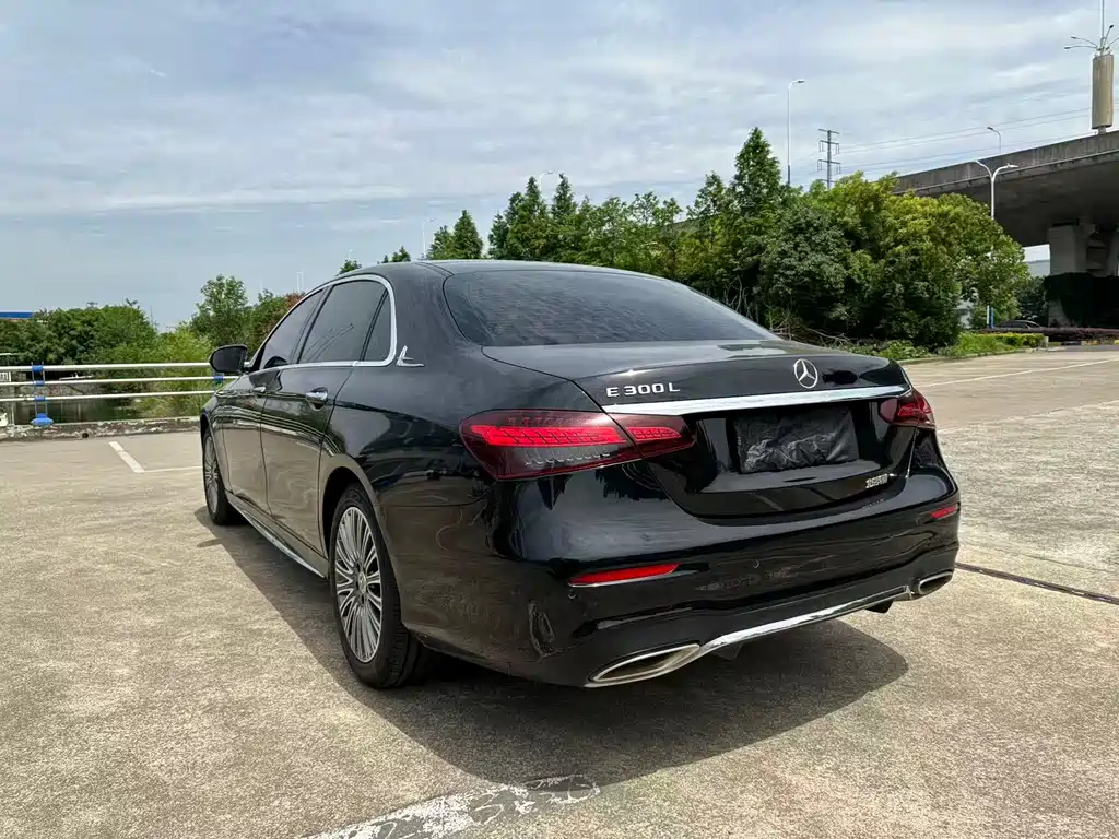Mercedes-Benz E-Class 2022 — фото 16