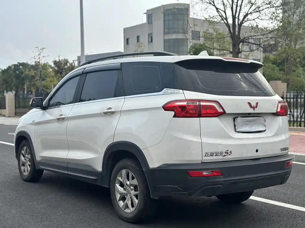 Wuling Hongguang S3 2018 — фото 7