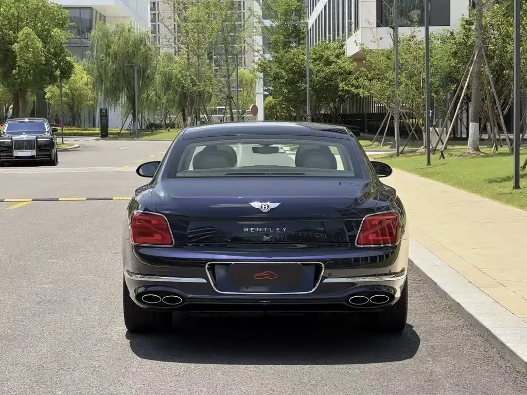 Bentley Flying Spur 2022 — фото 4