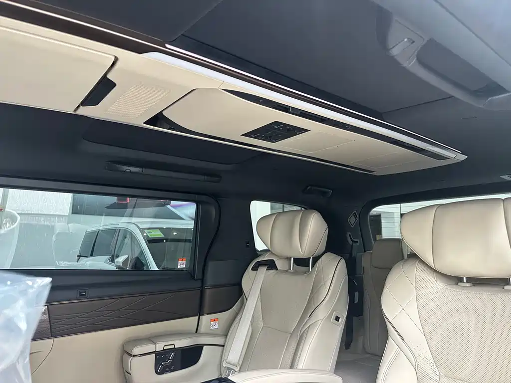 Toyota Alphard — фото 12