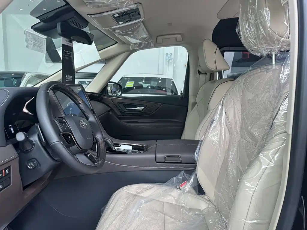 Toyota Alphard — фото 17